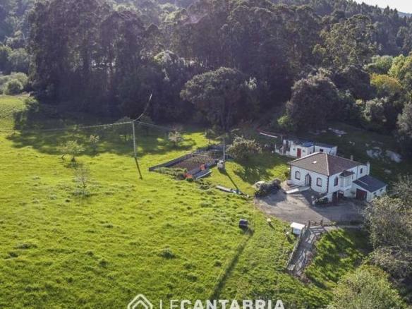 House or villa for sale in Barrio el Tojo, Revilla