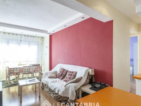 Apartment for sale on Trasmiera Street, Los Castros