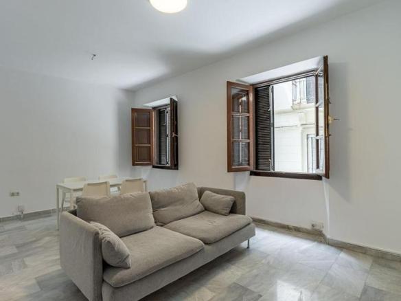 Apartment for sale on Calle Veronica de la Magdalena, 48, Centro – Sagrario
