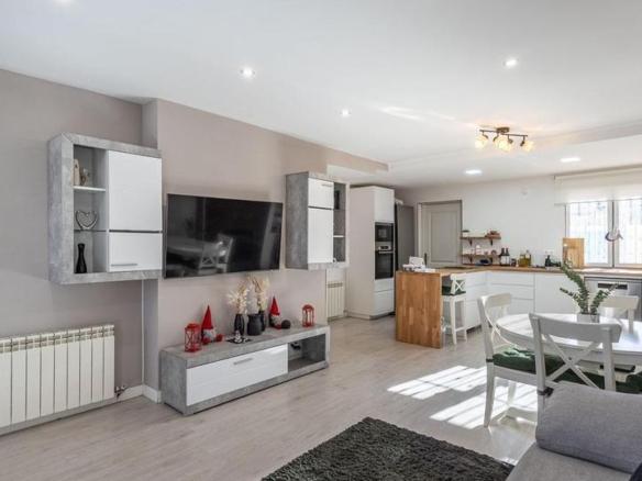 Townhouse for sale on Calle Mulhacen, 19, Barrio de la Vega