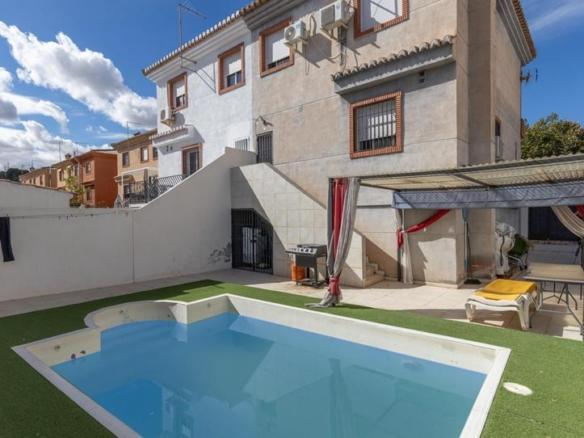 Townhouse for sale on Calle de la Romanza, 16, Híjar