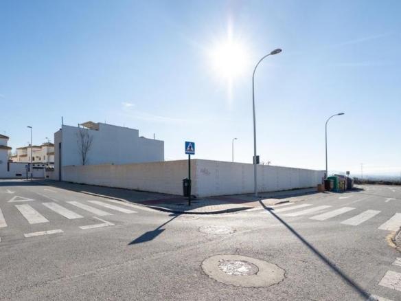 Residential property for sale on Calle Secaderos, Bobadilla