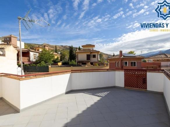 House or villa for sale on Calle Sala de las Dos Hermanas, 6, Crta. De la Sierra