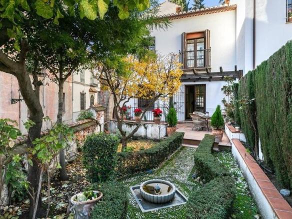 Townhouse for sale in Chapiz, Albaicín neighborhood