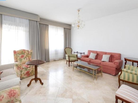 Apartment for sale on Calle Martínez Campos, Fígares