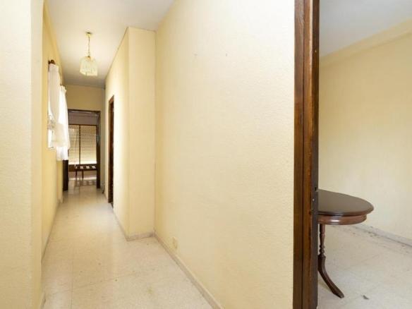 Apartment for sale on Calle Andalucia, 5, Iznalloz