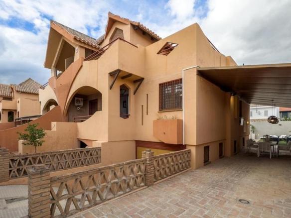 House or villa for sale on Calle la Rioja, 15, San Francisco – Chorillo