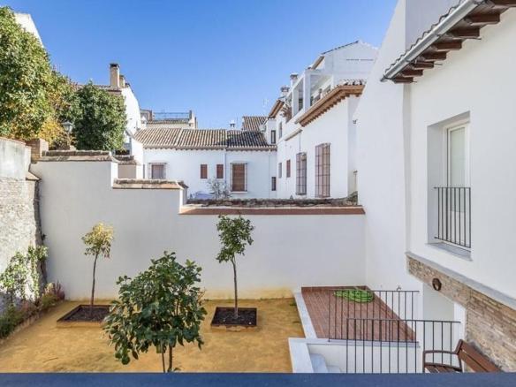 Apartment for sale on Horno del Vidrio Street, Albaicín neighborhood