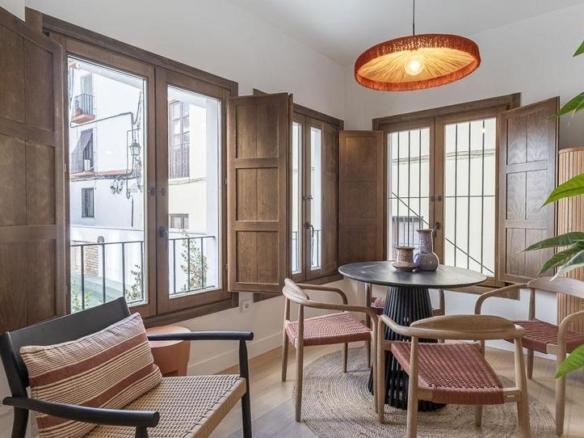 Duplex for sale on Horno del Vidrio Street, Albaicín neighborhood
