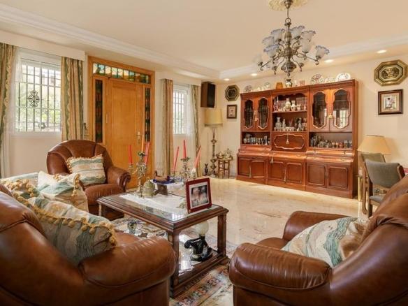House or villa for sale on Calle Laguna de las Yeguas, Crta. De la Sierra