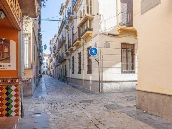 Apartment for sale on Calle Águila, Centro – Sagrario