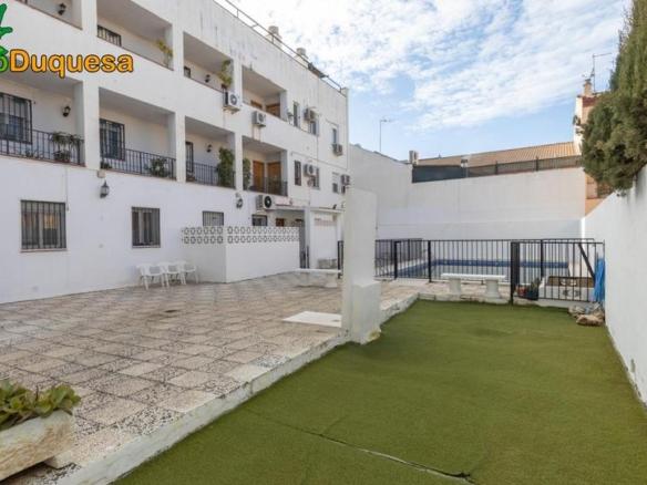 Apartment for sale in Residencial Triana – Barrio Alto
