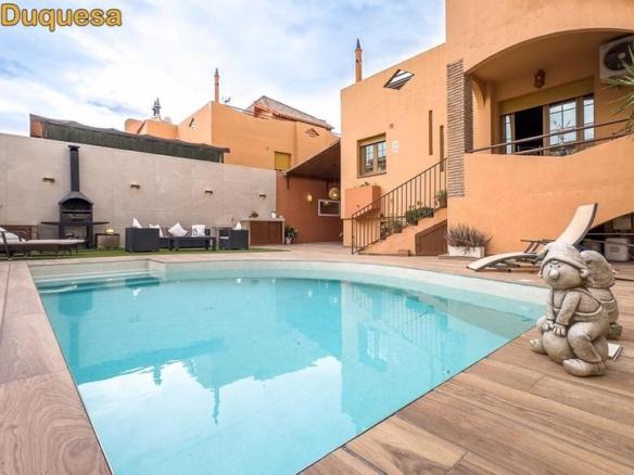 Townhouse for sale on Calle la Rioja, 15, San Francisco – Chorillo