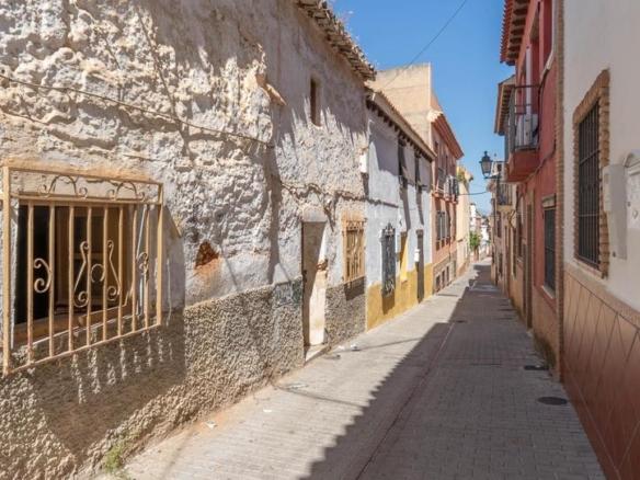 House or villa for sale on Calle Higueras, La Zubia City