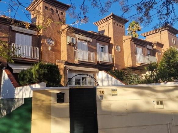 Townhouse for sale in Cerrillo de Maracena – Journalists