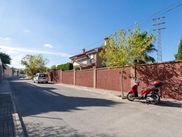 House or villa for sale on Abedul Street, Gójar