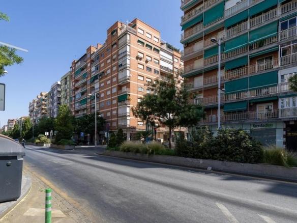 Apartment for sale on Calle Emperatriz Eugenia, 26, Camino de Ronda