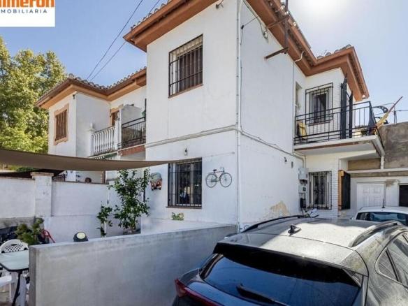 Townhouse for sale on Mulhacen Street, Peligros