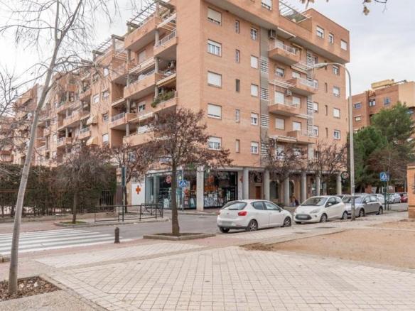 Commercial premises for sale on Torre Quebrada Street, Castaño – Mirasierra