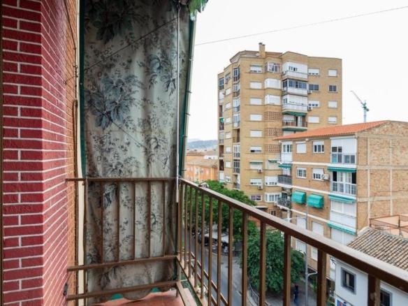 Apartment for sale in the Zaidín neighborhood