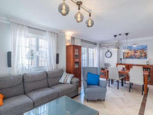 Townhouse for sale on Carretera de Granada, Ogíjares