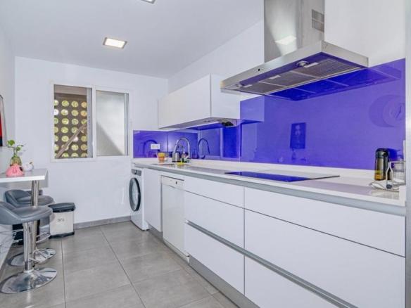 Apartment for sale on Calle Pedro Machuca, Joaquina Eguaras
