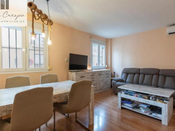 Ground floor apartment for sale on Calle Sebastian Elcano, Residencial Triana – Barrio Alto