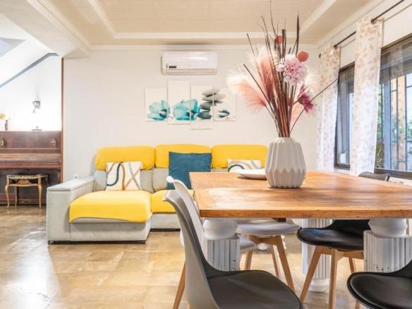 Townhouse for sale on Calle de Inglaterra, 13, Huétor Vega