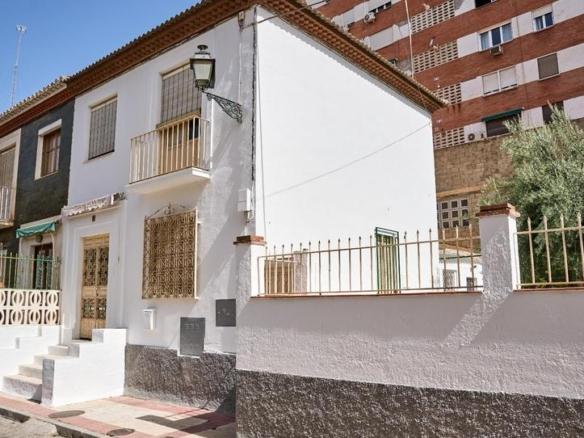 Townhouse for sale on Crta. De la Sierra