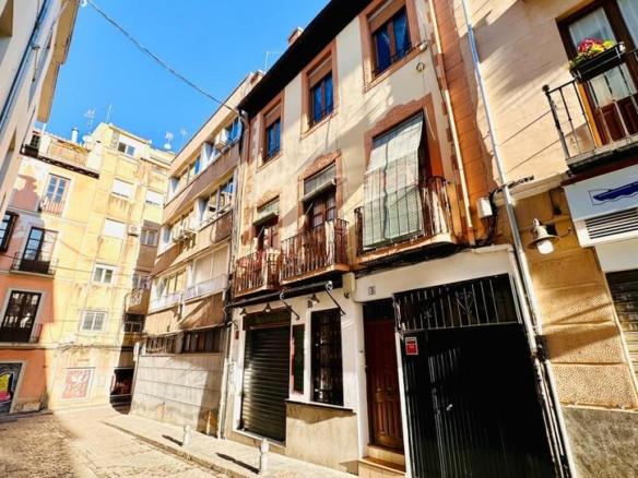 Building for sale on Lepanto Street, San Matías – Realejo