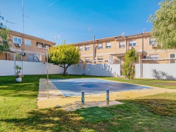 Townhouse for sale on Calle de Zaraida, Híjar
