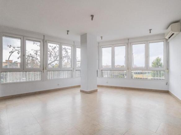 Apartment for sale on Calle de Santa Bárbara, Centro – Sagrario