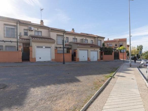 Townhouse for sale on Calle Parroco Jose Rguez (cer), Cerrillo de Maracena – Journalists