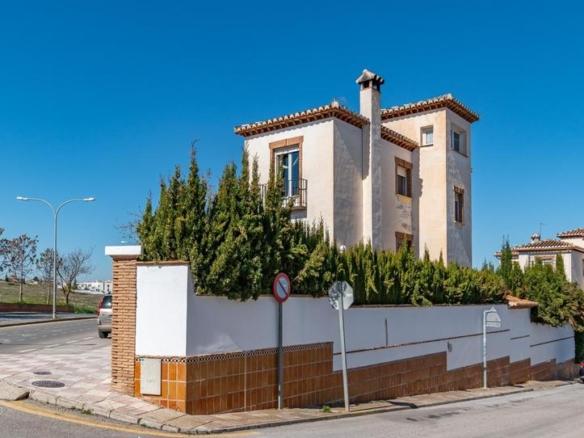 House or villa for sale on Julian Besteiro Street, La Zubia City