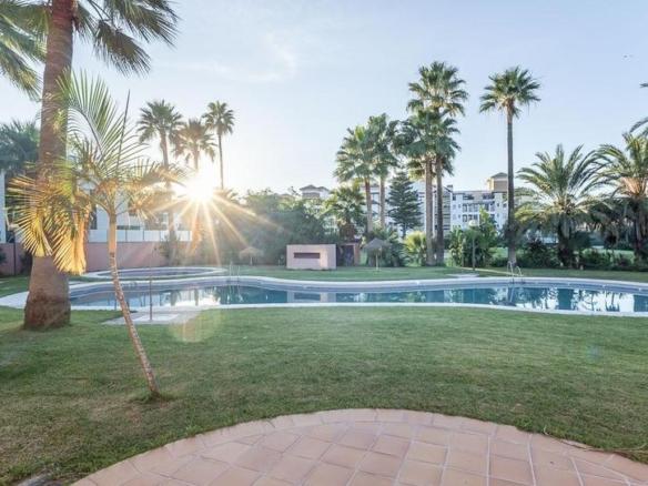 Townhouse for sale on Calle Rector Juan de Dios Lopez, Playa de Granada