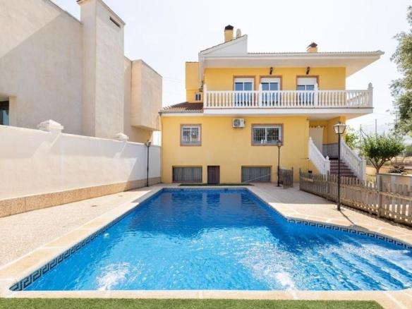 House or villa for sale on Calle de Camacha, Ogíjares