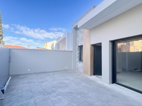 Townhouse for sale on Avenida Andalucia, Cúllar Vega