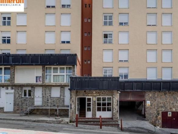 Studio apartment for sale on Calle Fuente del Tesoro, mid-zone