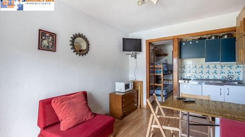 Studio apartment for sale on Calle Fuente del Tesoro, mid-zone
