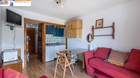 Studio apartment for sale on Calle Fuente del Tesoro, mid-zone