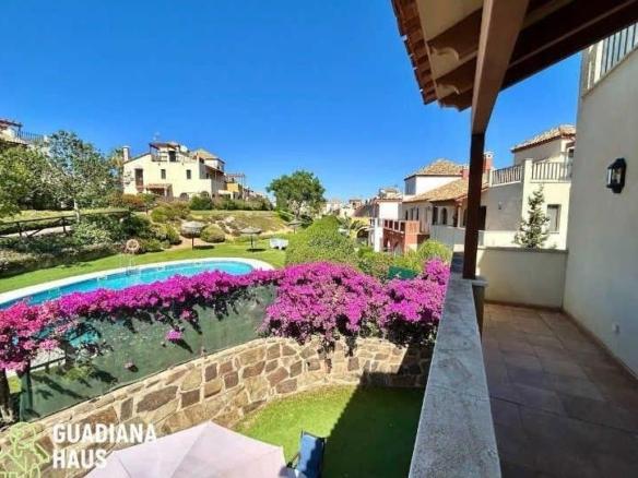 Townhouse for sale on Calle Miguel de Unamuno, 20, Costa Esuri