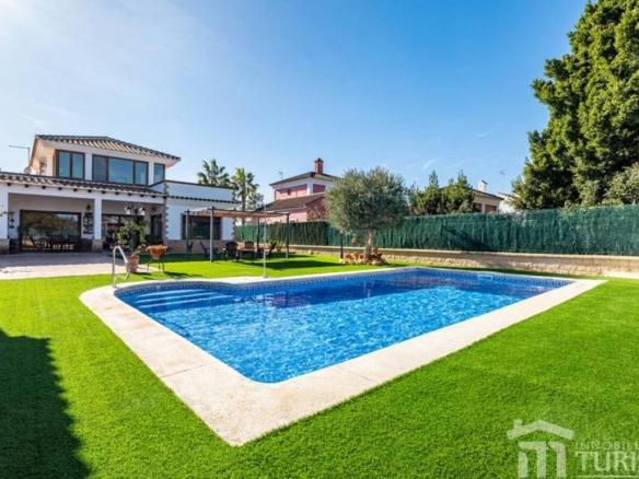 House or villa for sale on Baden-powell Street, 1, Lepe