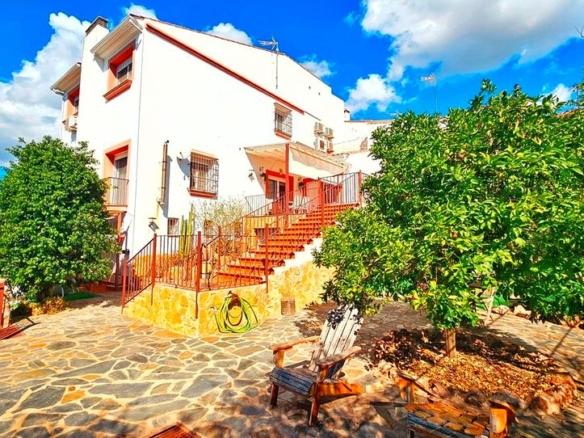 House or villa for sale on Avenida Andalucia, 4, Cañaveral de León