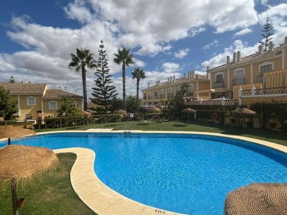 Townhouse for sale in Paseo de las Cumbres, Playa Golf, III, Islantilla Golf