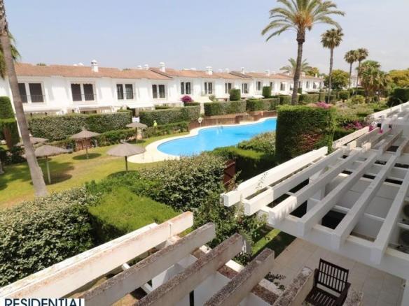 Townhouse for sale on Avenida de el Rompido, 9, Cartaya