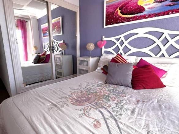Apartment for sale on Isla Cristina Street, Isla Chica