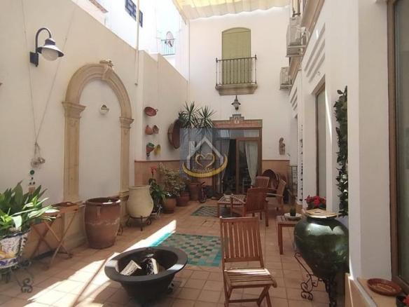 Building for sale on Calle Alta, Cartaya