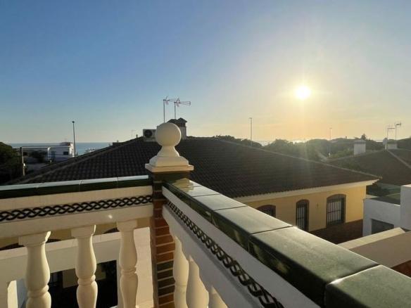 House or villa for sale on Avenida Conquistadores, Mazagón