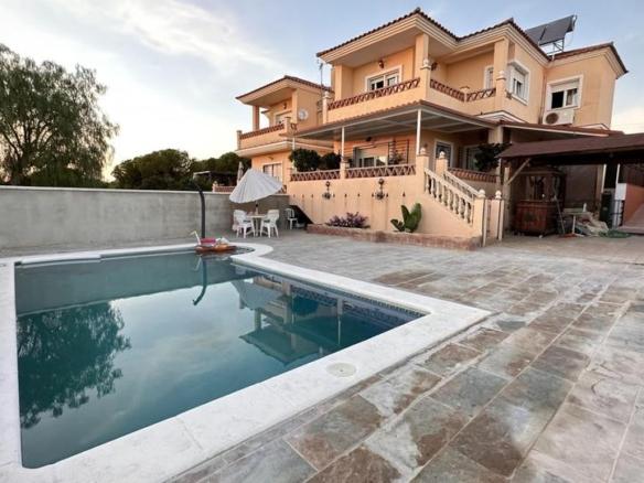House or villa for sale on Avenida del Vigia, Mazagón