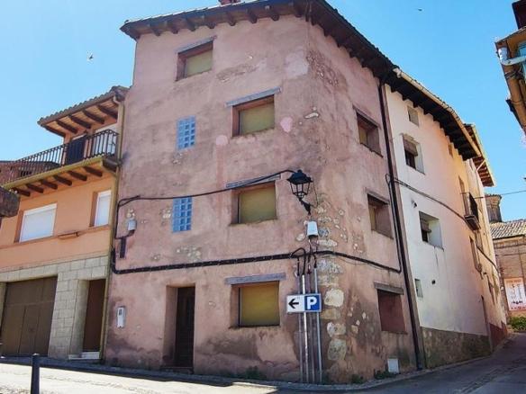 House or villa for sale on Calle Arbellon, La Puebla de Castro